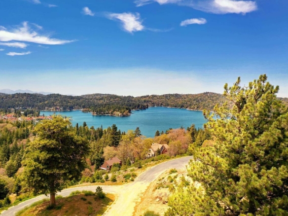 136 Mill Pond Road, Lake Arrowhead, CA 92352