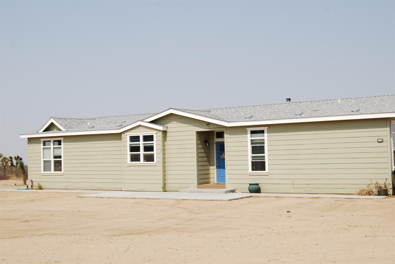 5956 Del Rosa Road, Phelan, CA 92371