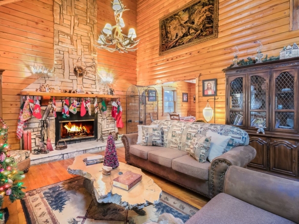 31851 Mistletoe Drive, Running Springs, CA 92382