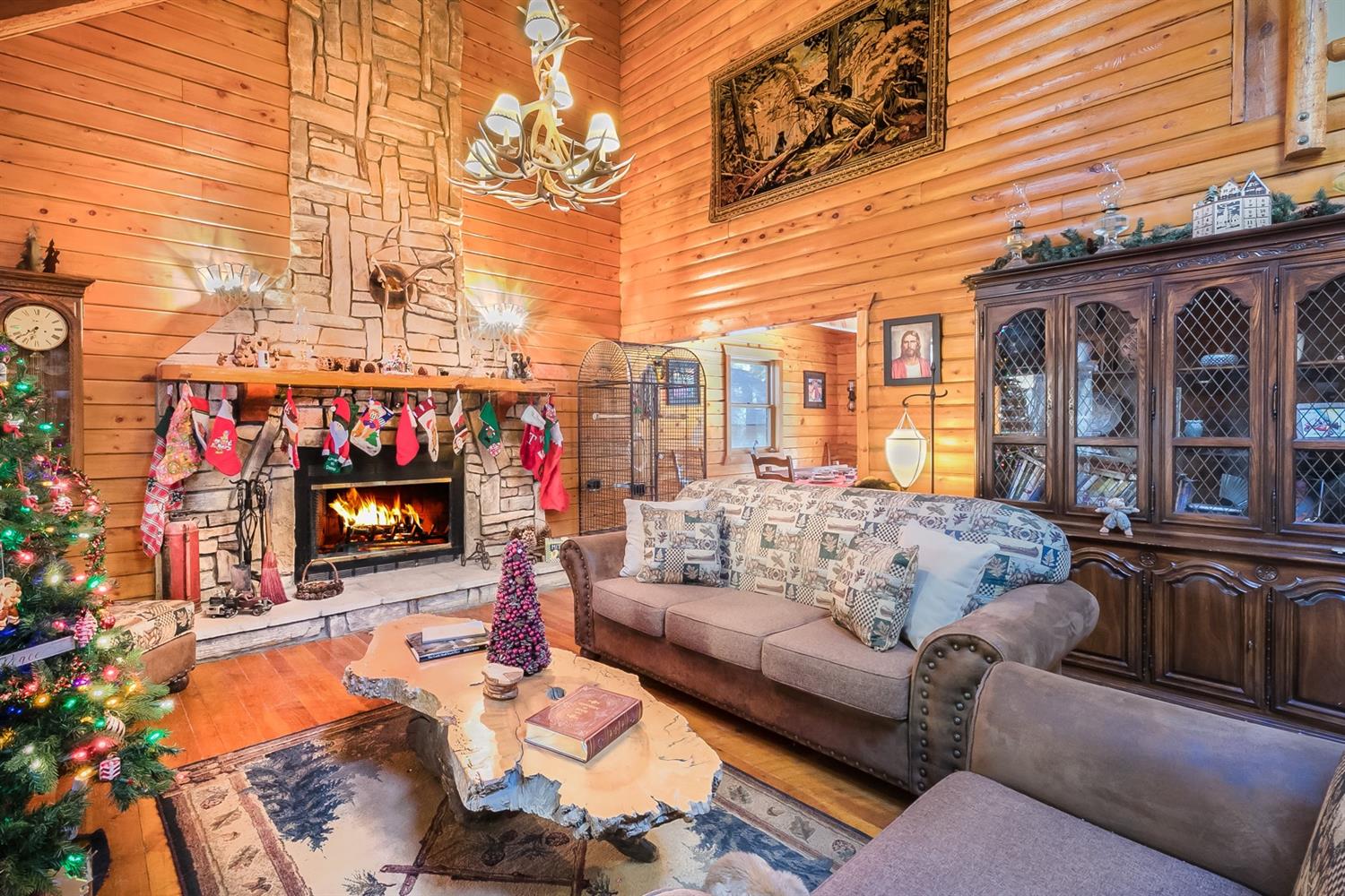 31851 Mistletoe Drive, Running Springs, CA 92382