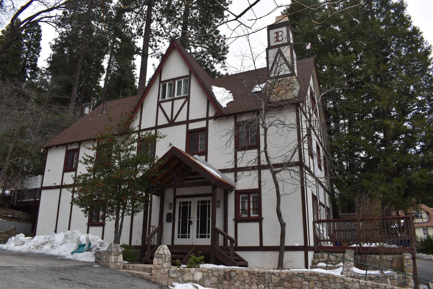 815 Arrowhead Villa Road, Lake Arrowhead, CA 92352