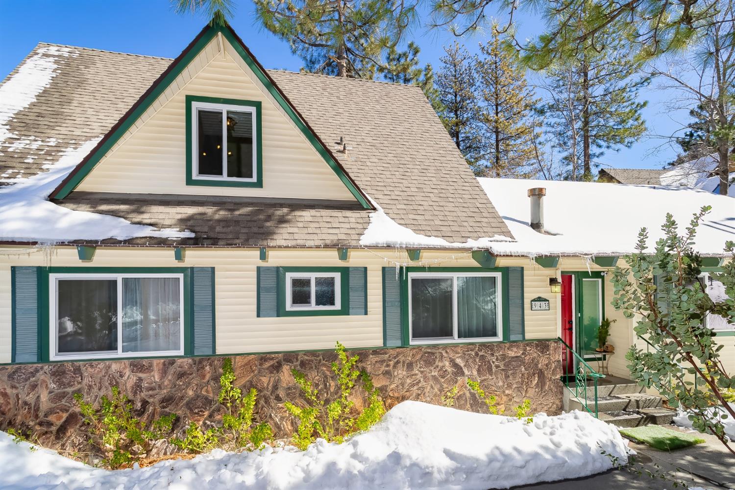 943 Nadelhorn Drive, Lake Arrowhead, CA 92352