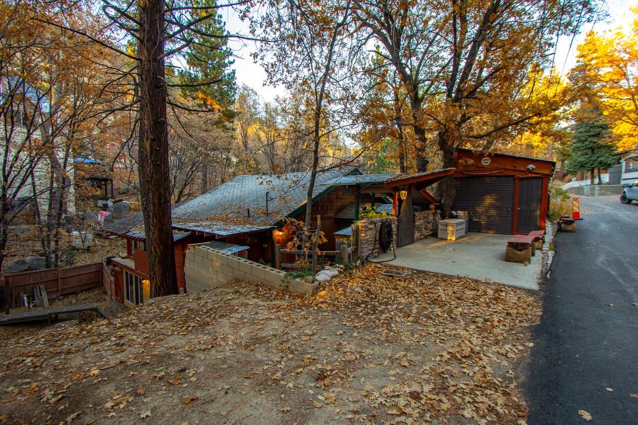 32750 Badger Lane, Running Springs, CA 92382