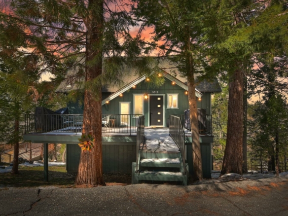 1015 Sandalwood, Lake Arrowhead, CA 92352