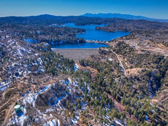 606 Acacia Road, Cedar Glen, CA 92321