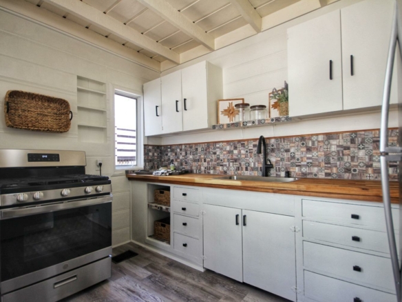 256 North State Highway 173 Highway North, Lake Arrowhead, CA 92352