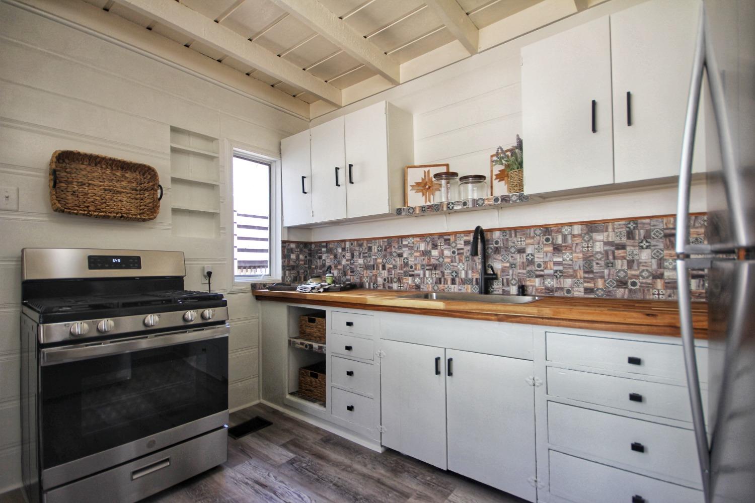 256 North State Highway 173 Highway North, Lake Arrowhead, CA 92352