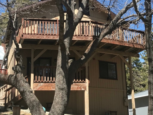 654 Dahlia Drive, Green Valley Lake, CA 92341