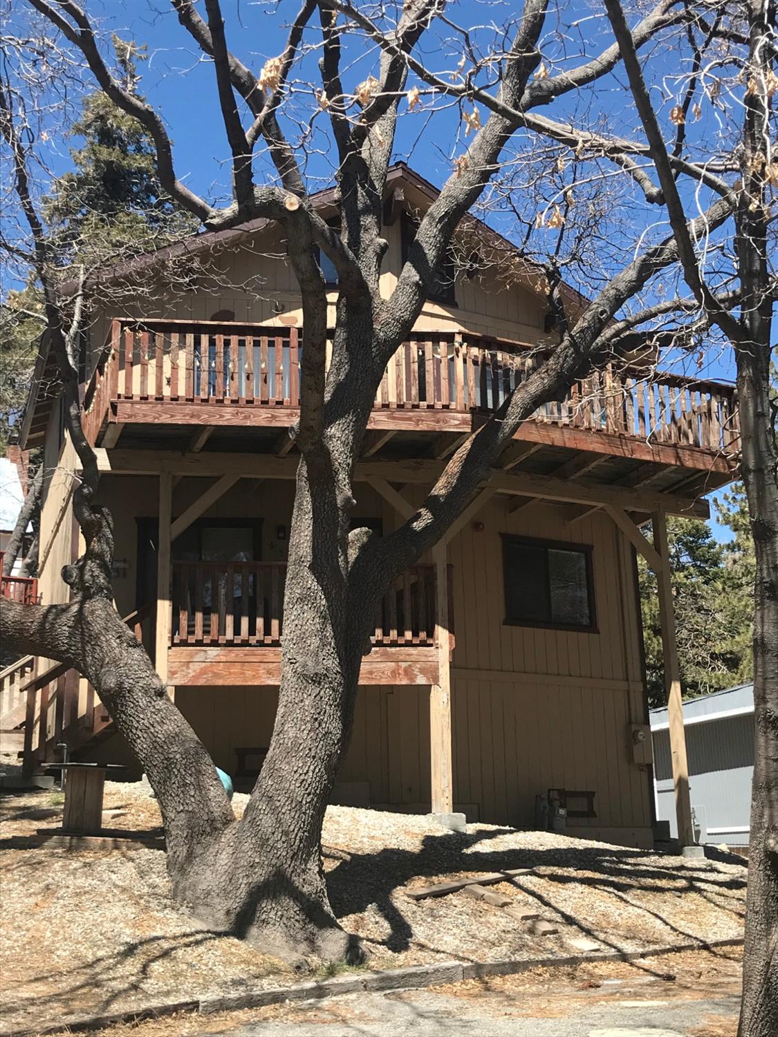 654 Dahlia Drive, Green Valley Lake, CA 92341