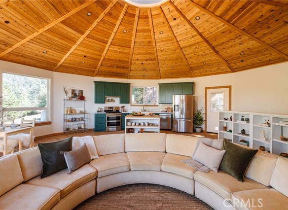 721 Chillon Drive, Crestline, CA 92325