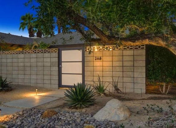 2118 S Gene Autry Trl, Palm Springs, CA 92264