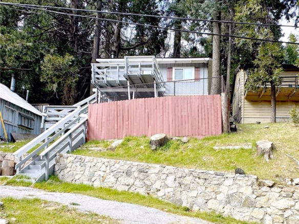 726 Golden, Lake Arrowhead, CA 92352