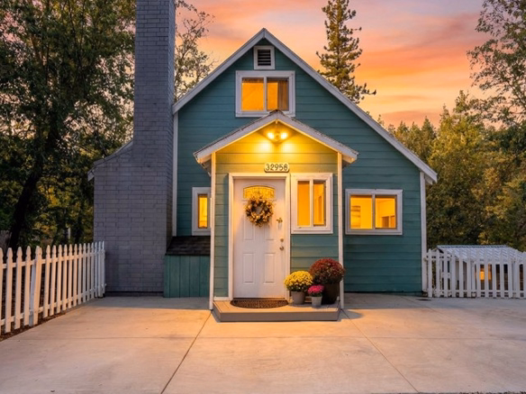 32958 Squirrel Ln, Running Springs, CA 92382