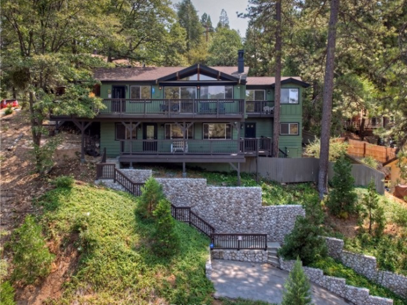 24445 San Moritz Drive, Crestline, CA 92325