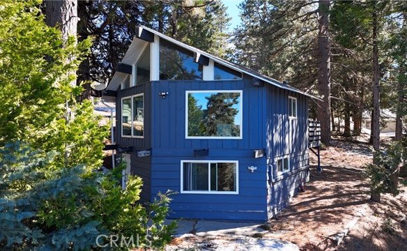 30904 Live Oak Drive, Running Springs, CA 92382