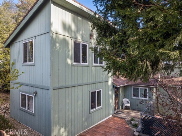 1051 Playground Drive, Crestline, CA 92325