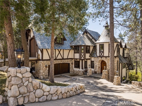 747 Brentwood, Lake Arrowhead, CA 92352