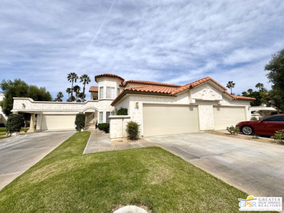 696 Vista Lago Circle, Palm Desert, CA 92211