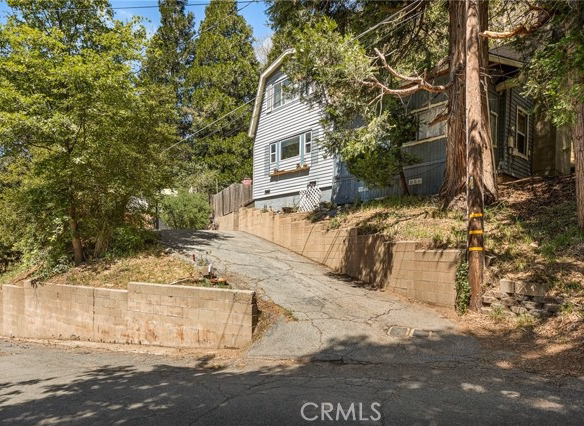 482 Zuger Court, Crestline, CA 92325