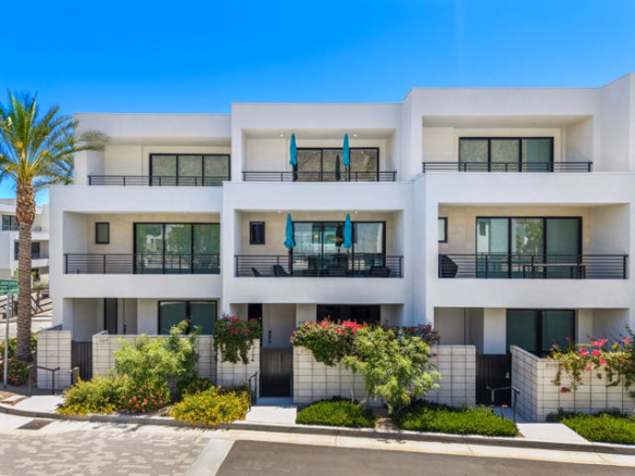 890 Cameron Center Drive, Palm Springs, CA 92264