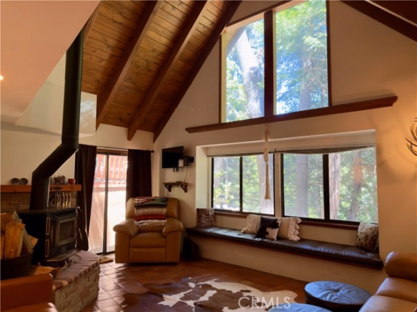 777 Ivy Lane, Lake Arrowhead, CA 92352
