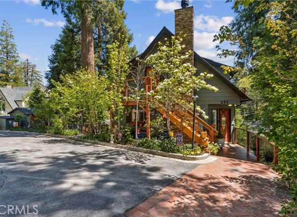 257 Corona Circle, Lake Arrowhead, CA 92352