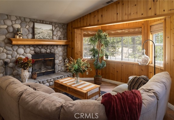 32807 Deer Lick Drive, Running Springs, CA 92382