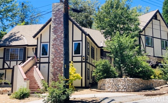196 Hillcrest Court, Lake Arrowhead, CA 92352
