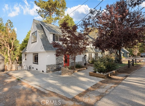 230 Hemlock Drive, Lake Arrowhead, CA 92352
