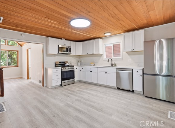 23388 Knapps Cutoff, Crestline, CA 92325