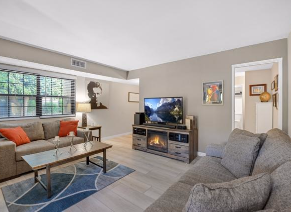 5300 E Waverly Drive #J15, Palm Springs, CA 92264