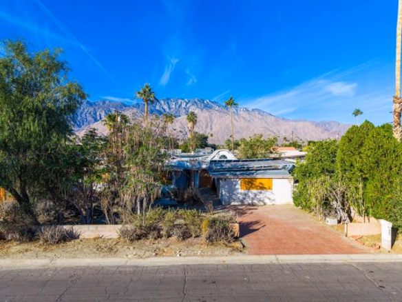 923 S Calle Tomas, Palm Springs, CA 92264