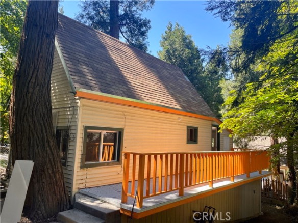 719 Woodland Road, Crestline, CA 92325