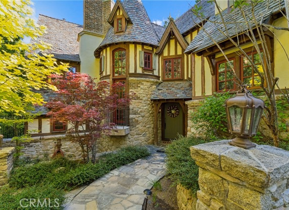 27596 High Knoll, Lake Arrowhead, CA 92352