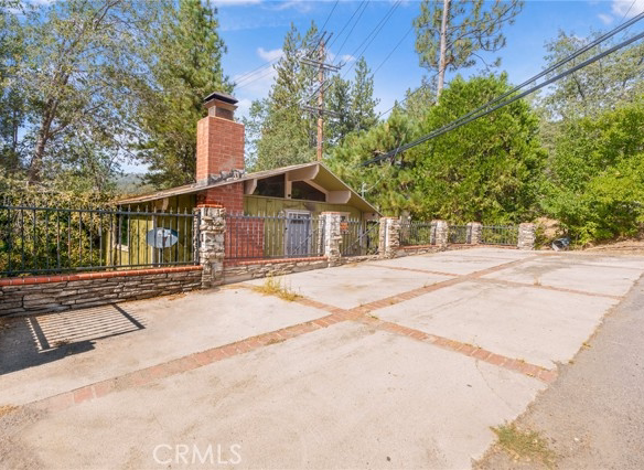 32892 Lone Pine, Running Springs, CA 92382