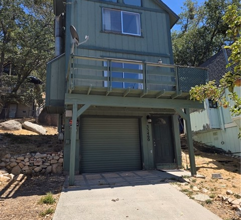 33460 Lakeview Dr, Running Springs, CA 92382
