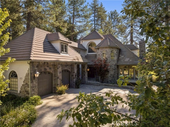 699 Brentwood, Lake Arrowhead, CA 92352