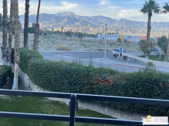 470 N Villa Court #213, Palm Springs, CA 92262