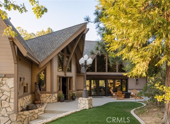 942 Lake Edge, Lake Arrowhead, CA 92352