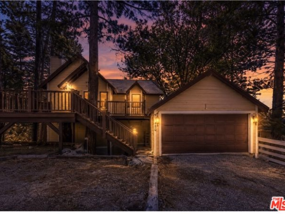 886 Sandalwood Drive, Lake Arrowhead, CA 92352