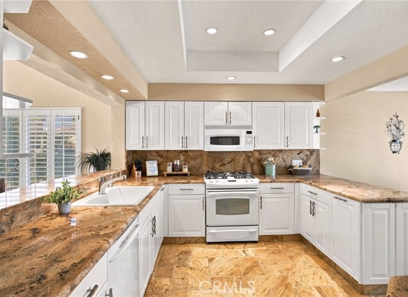 684 Vista Lago Circle N, Palm Desert, CA 92211